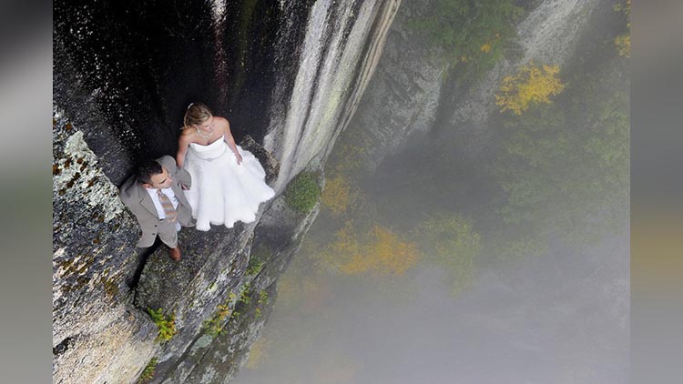 daring photo session of couples viral pictures