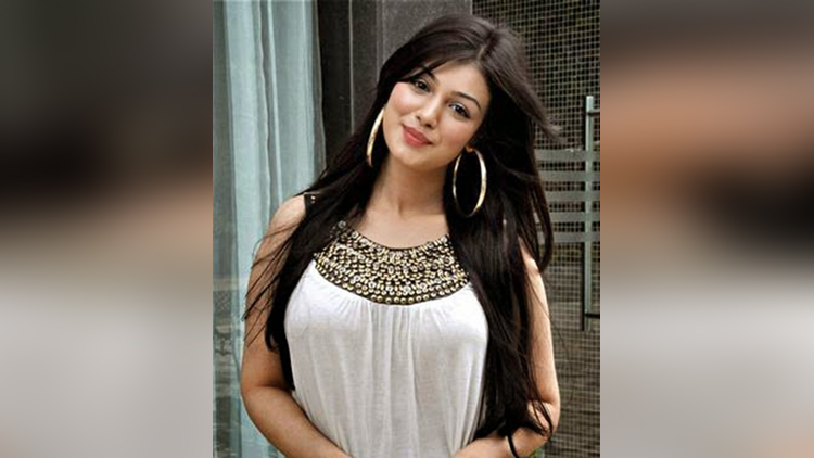 ayesha takia hot and beautiful pictures