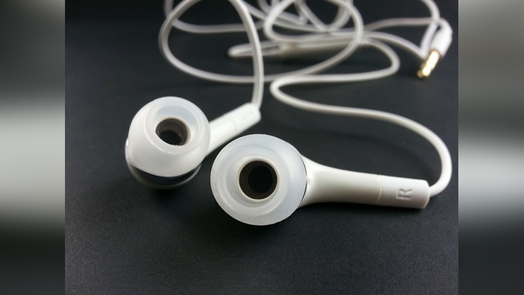 earphone is harmful for ears and health