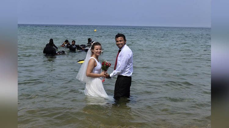 marriage inside sea in kerala