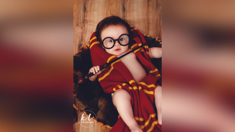 http://www.dailymail.co.uk/femail/article-3826877/Mother-transforms-baby-daughter-Harry-Potter-photo-shoot.html