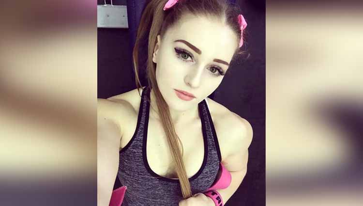 Julia Vins has the face of a porcelain doll and the body of the HULK