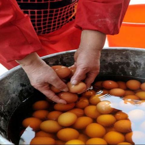 eggs boiled in the urine of boys in China
