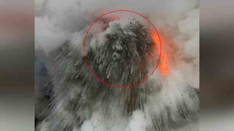 Goddess of fire seen in dramatic volcano eruption photographs