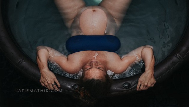 child birth under water