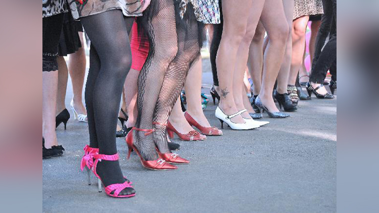 men are also participate in High Heel Race