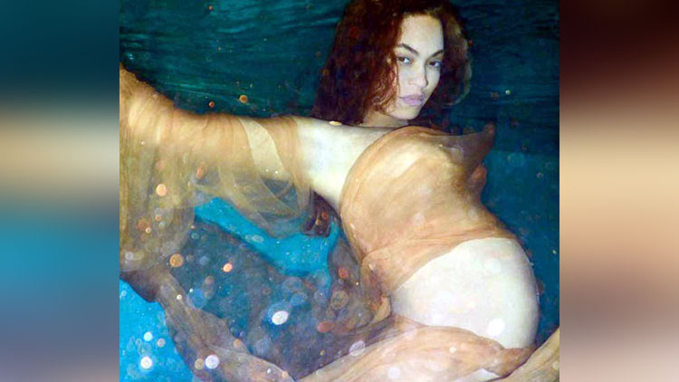 Pop Star Beyonce Knowles with Baby Bump Underwater Photoshoot 