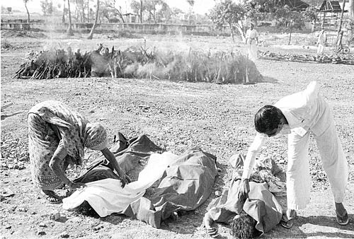 viral pictures of bhopal gas tragedy