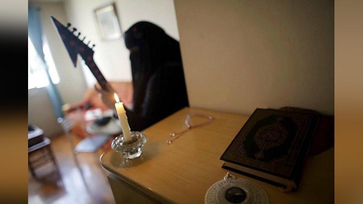 Meet the Muslim heavy metal artist who rocks out in a niqab