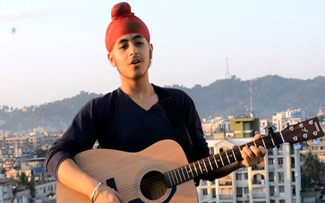 Acoustic Singh singing a song of Arijit Singh