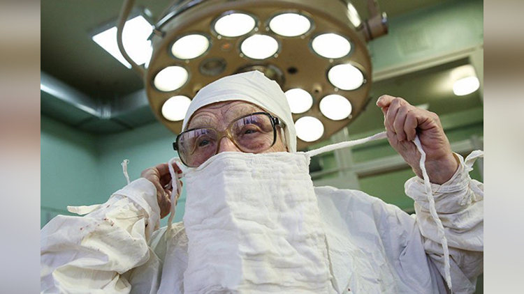 89 year old surgeon alla ilyinichna levushkina
