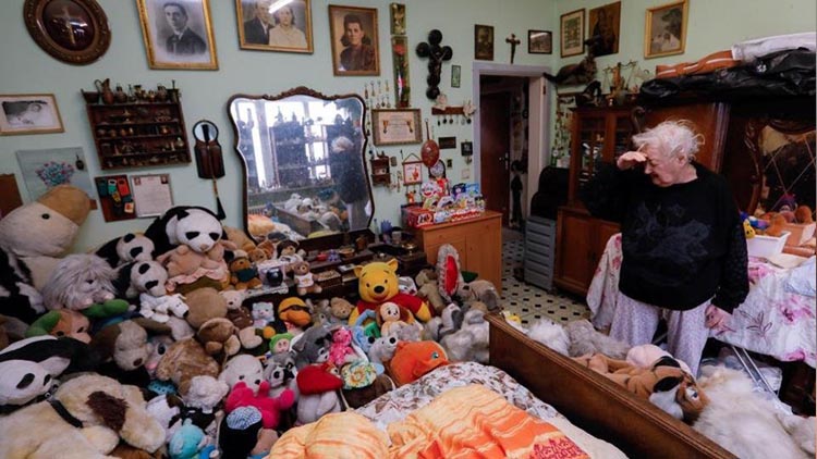 Woman collects 20000 stuffed toys over 65 years 