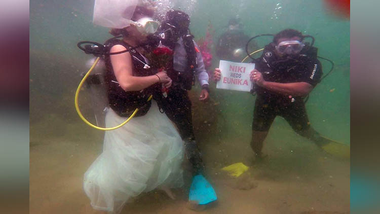 marriage inside sea in kerala