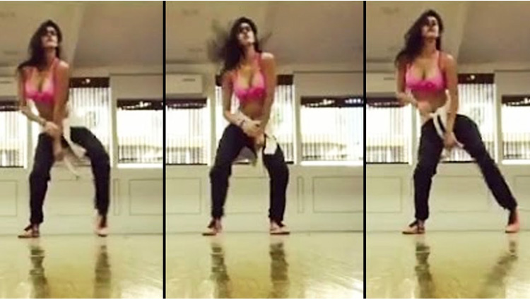 Disha Patani Dances Beautifully Despite Of Leg Injury