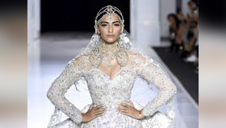 Sonam Kapoor Walked For The Ralph And Russo Couture Show Like A Queen!