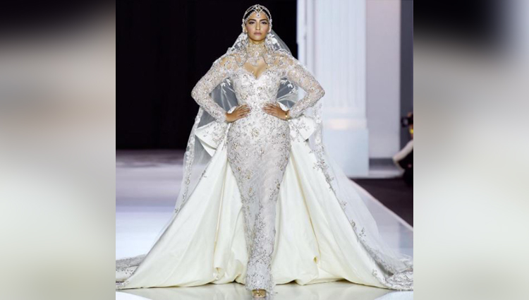Sonam Kapoor makes her international debut at paris fashion week