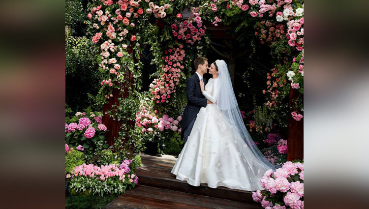 Miranda Kerr shares wedding gown photos