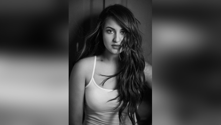 Sonakshi Sinha share her hot pictures