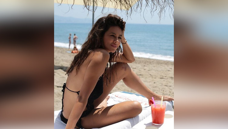 Shibani Dandekar Is Breaking All The Records Of The Hotness, See Photos