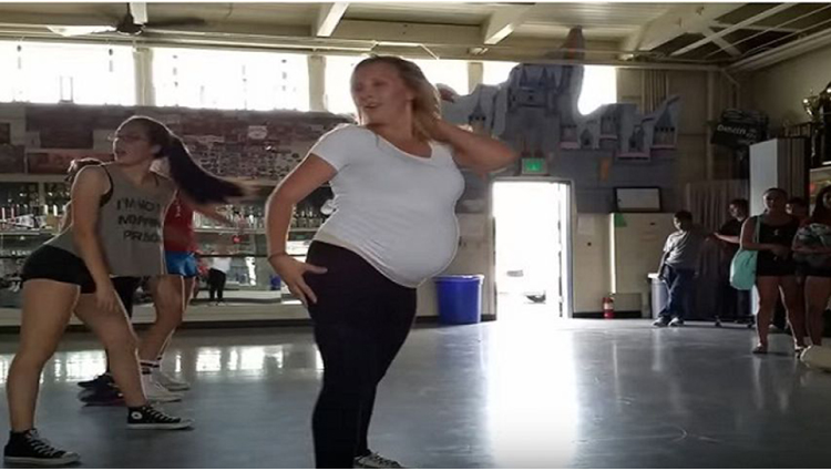 27 Weeks Pregnant Mom Dances with Baby