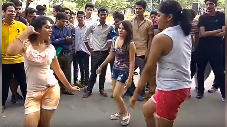 Delhi Girls Dancing video 