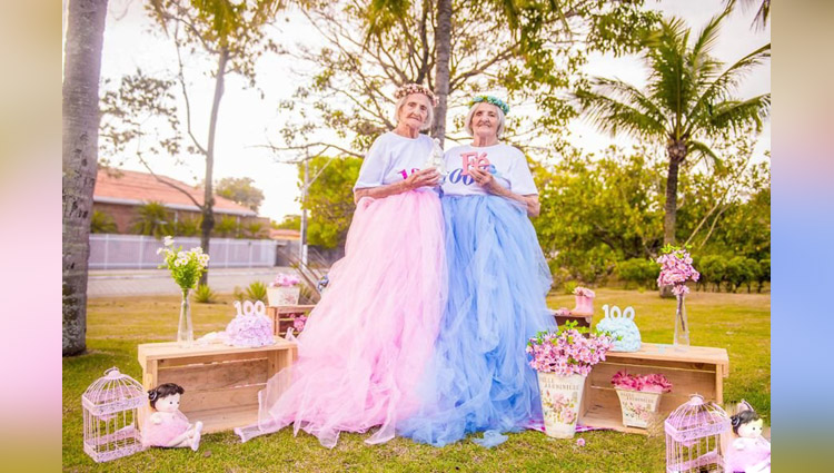 Photographer Captures Twins Celebrating Their 100th Birthday