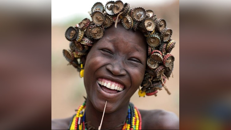 Ethiopian Tribe Turns Trash Into Beautiful Jewellery