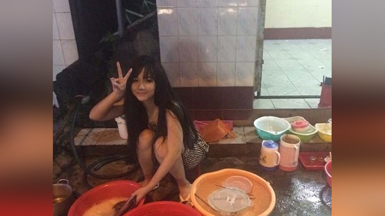 Why A Photo Of This Vietnamese Girl Washing Dishes Is Going viral