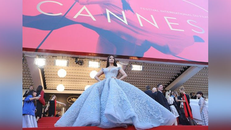 Disney Princess Look Of Aishwarya At 70th Cannes Film Festival Is Stunning 