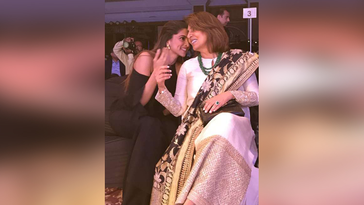 Internet Can't Get Over To What The Conversation Between The Ex Hone Vali Bahu And Mother In Law Aka Deepika And Neetu Kapoor Would Be