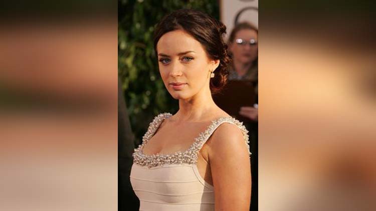 emily blunt viral beautiful pictures