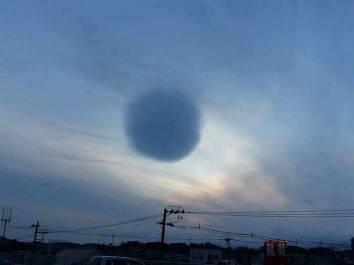 woman captures super rare perfectly spherical cloud