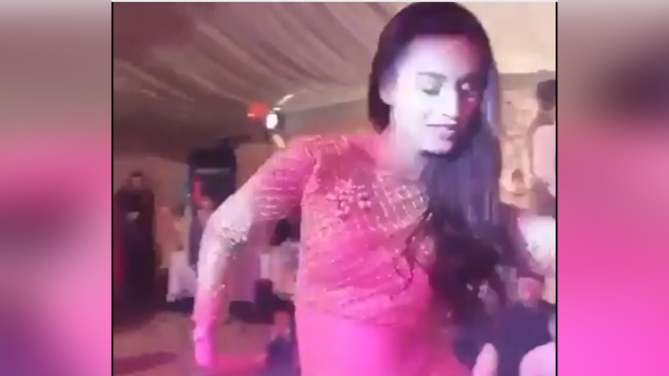 viral video of a girl dance on deewani mastani song
