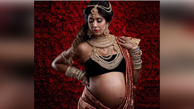 Beautiful Maternity Photos Of Indian Woman 