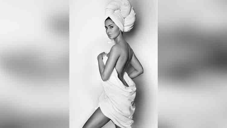 katrina kaif pose for mario testino towel series