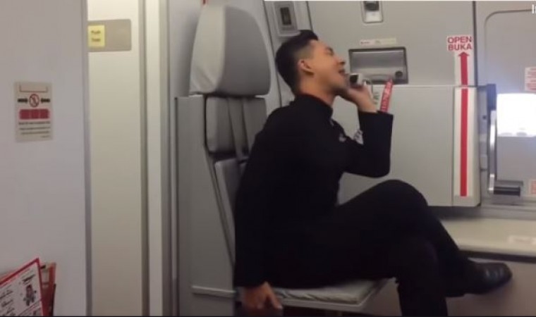 Everyone went crazy after seeing the best dance of the flight attendant
