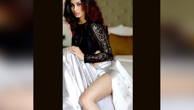 Mouni Roy Is On Another Vacation And This Time In UK 