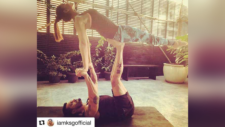 Hot Yoga Of Bipasha Basu And Hubby Karan Singh Grover Will Inspire You To Do Yoga From Today