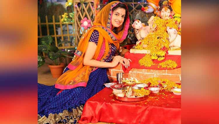 Ganesh Chaturthi Special: See How Bollywood Stars Are Celebrating 