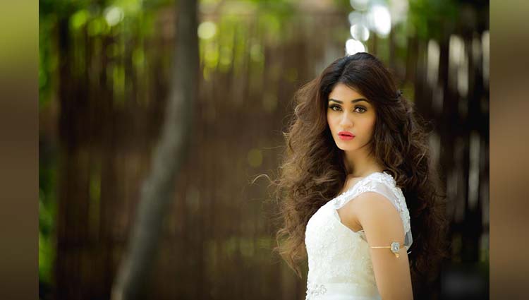 Aditi Arya share her sexy photos 