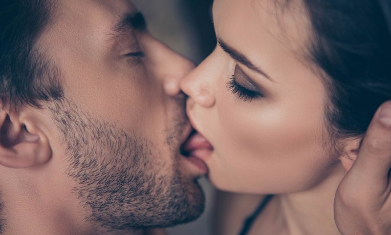  Happy Kiss Day 2019: Here's the Importance, Significance of kiss day