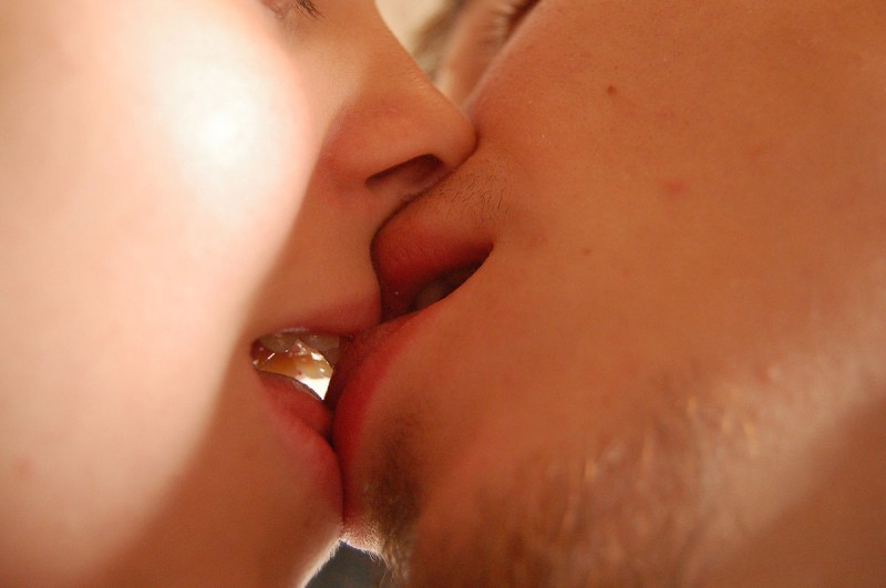 Here's why we should kiss more often, know its amazing health benefits