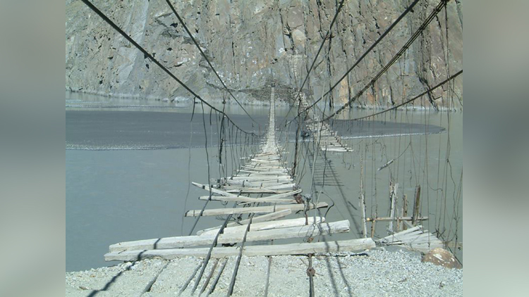 Most Petrifying Bridges In The World, Would You Dare To Cross Them!