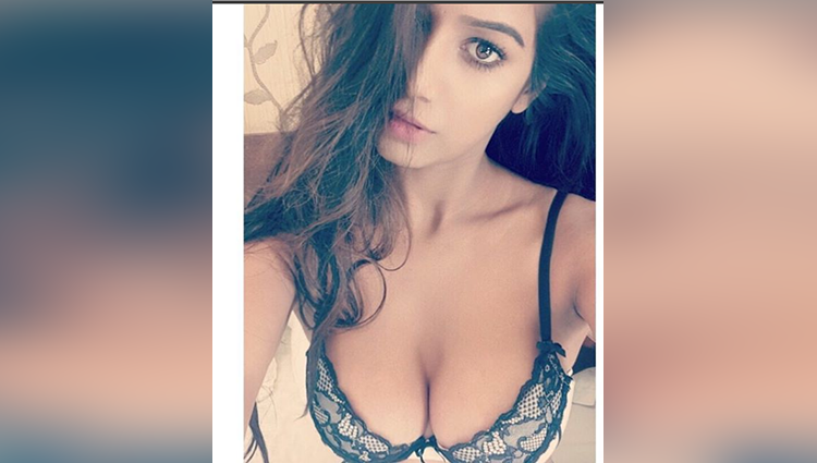 Poonam Pandey share her breast photos on instagram