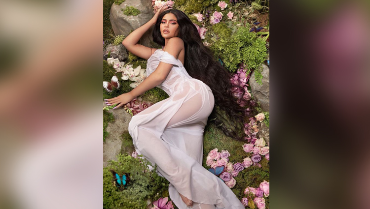 kylie jenner share her sexy photos bold and hot kylie jenner