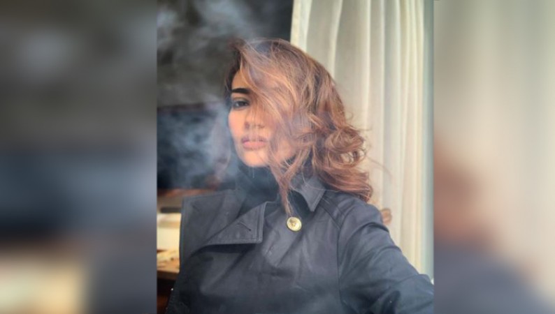 Surbhi Jyoti set fire on Internet with her bold pictures