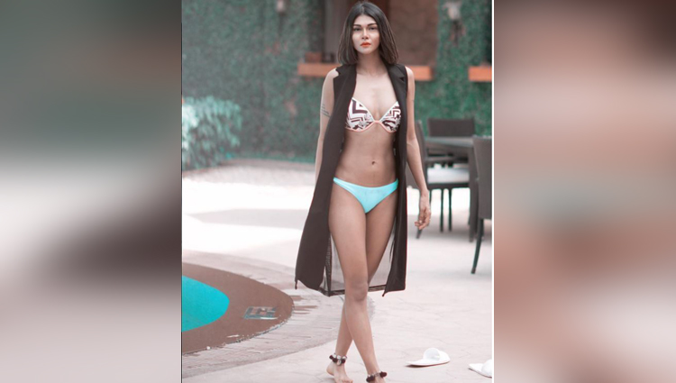 bigg boss ex contestant sakshi pradhan looks hot in two piece bikini 
