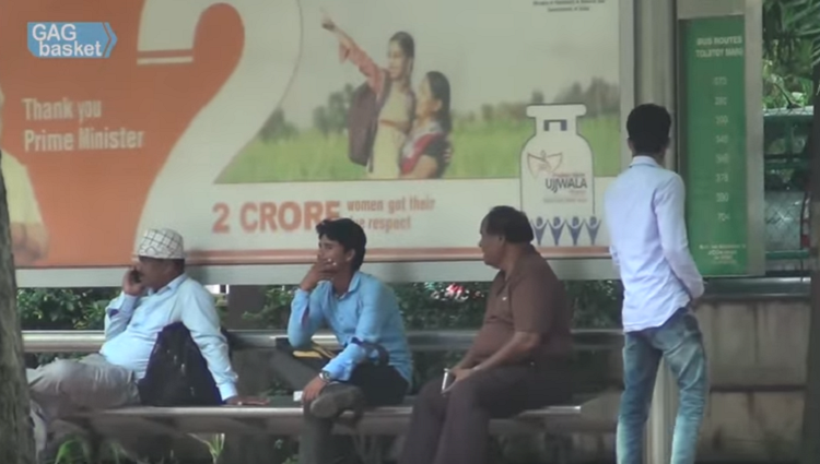 guy peeing In public place pranks in india 2017