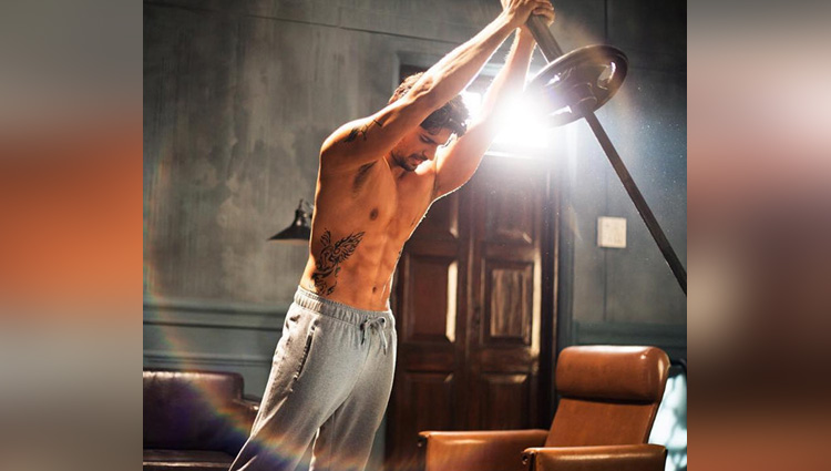 These Shirtless Bollywood Actors Will Steal Your Heart