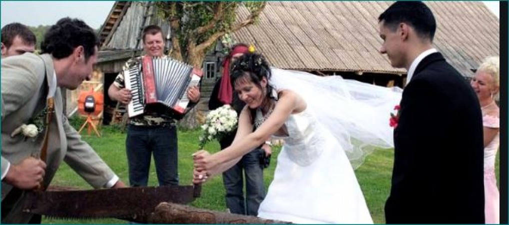  Weird ritual of throwing rotten tomatoes and eggs at the bride and groom before wedding in scotland